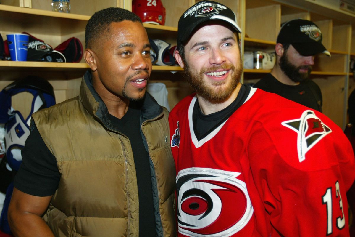 Ray Whitney poses with Cuba Gooding Jr. after winning the Cup in 2006