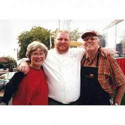Mario Batali with father (and salumi king) Armandino, and his mom, Marilyn. (photo:<a href="http://www.toryburch.com/blog-post/blog-post,default,pg.html?bpid=7403" rel="nofollow"> Tory Burch Blog</a>)