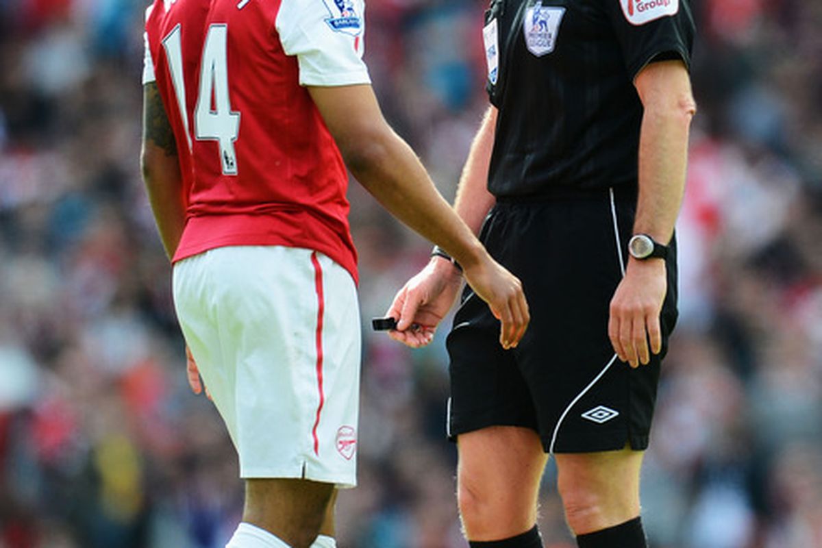 LONDON, ENGLAND - APRIL 21:  Theo Walcott of Arsenal talks to Referee Mike Dean during the Barclays Premier League match between Arsenal and Chelsea at Emirates Stadium on April 21, 2012 in London, England.  (Photo by Mike Hewitt/Getty Images)