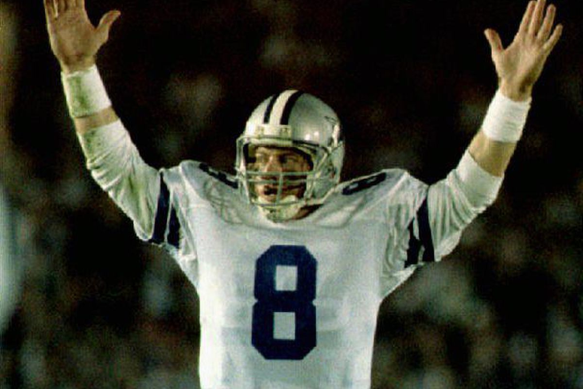 Dallas Cowboys quarterback Troy Aikman signals tou