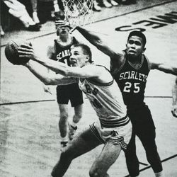 Fred Hoiberg goes up for two of his record-breaking 44 points against Des Moines East in a 1991 game.