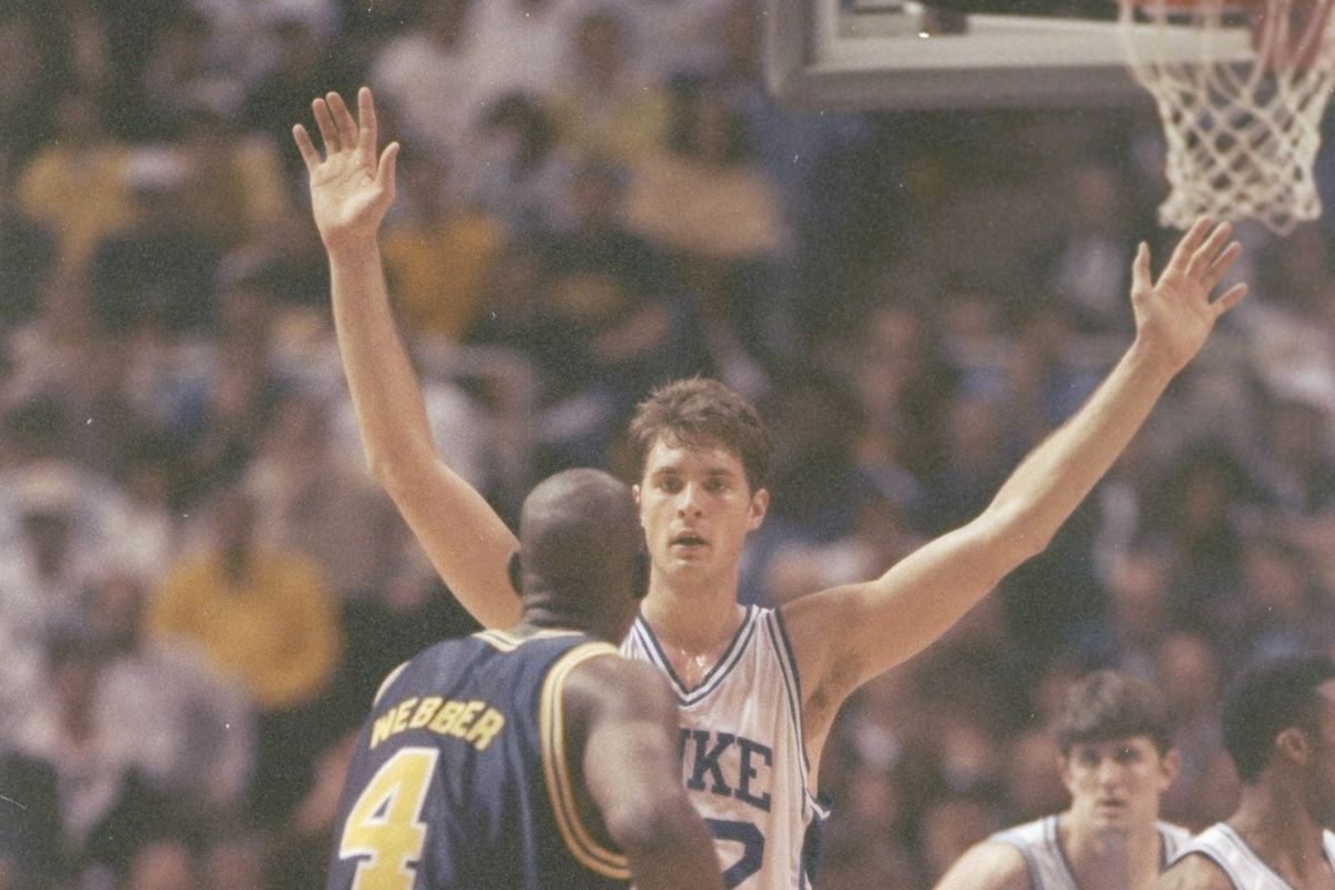 Christian Laettner defends Chris Webber in the 1992 national championship game