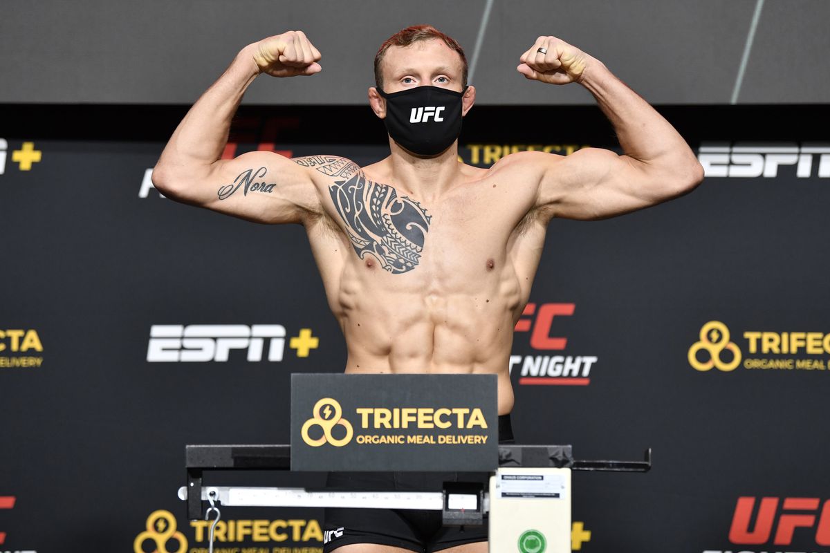 Jack Hermansson of Sweden poses on the scale during the UFC Fight Night weigh-in at UFC APEX on December 04, 2020 in Las Vegas, Nevada.