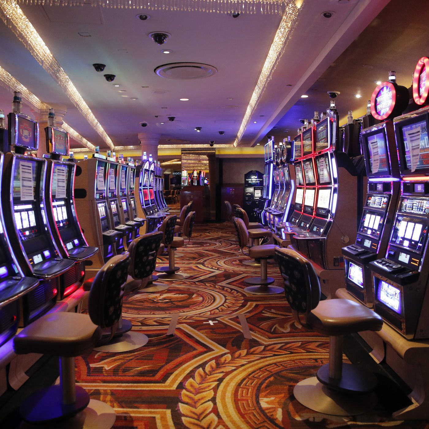 Las Vegas casinos set to reopen June 4 with disinfected dice, no buffets -  Chicago Sun-Times