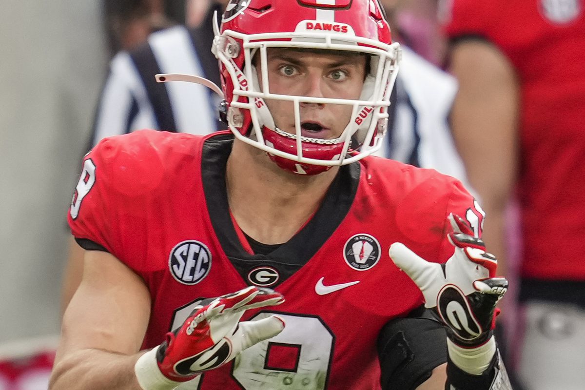 Georgia Bulldogs tight end Brock Bowers watches a pass come to him against the Tennessee Volunteers during the first half at Sanford Stadium.