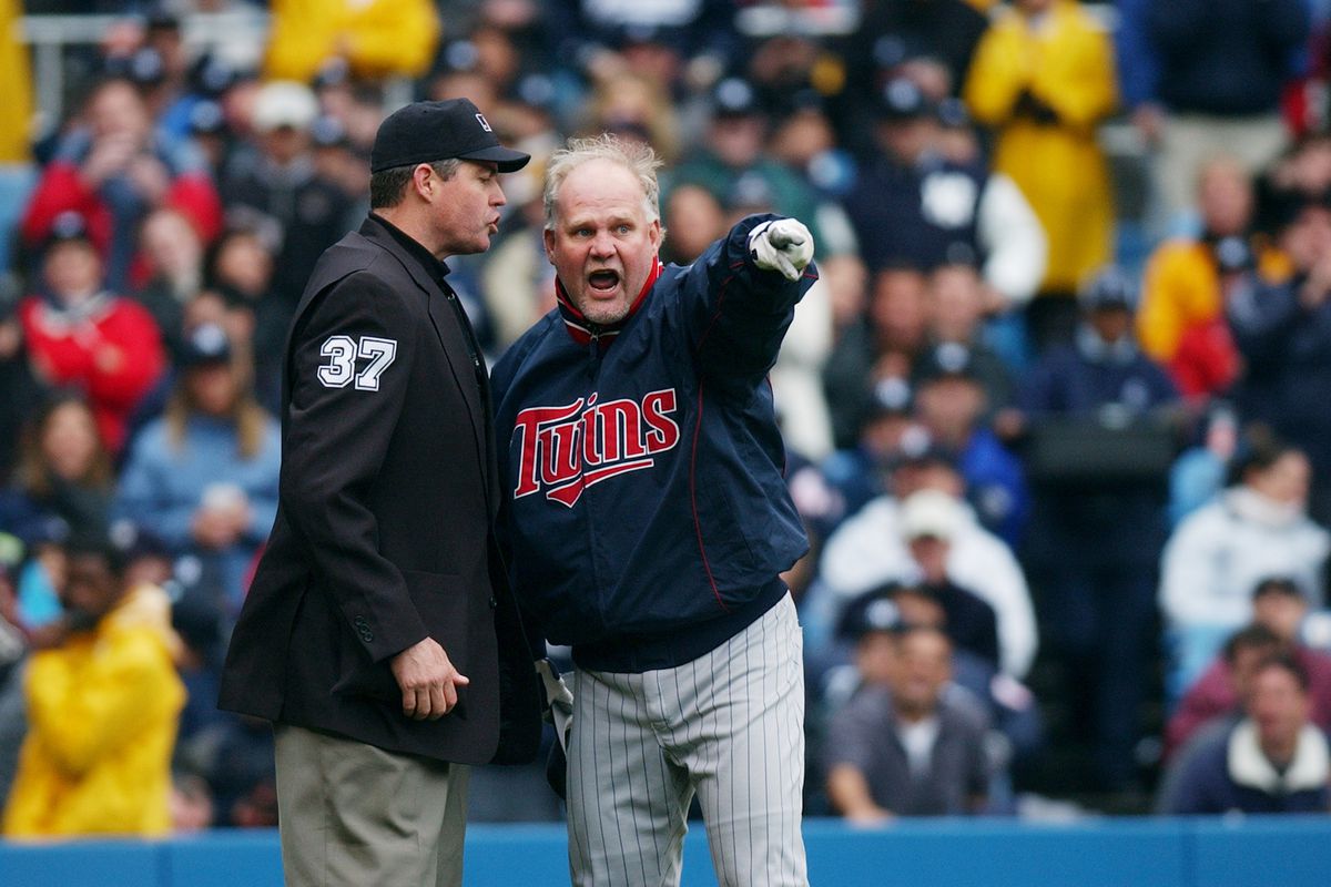 Minnesota Twins’ manager Ron Gardenhire (right) argues with