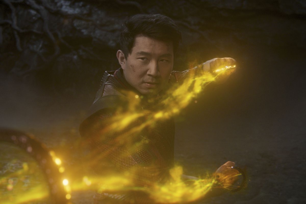 Shang-Chi draws yellow magic power from the ten rings