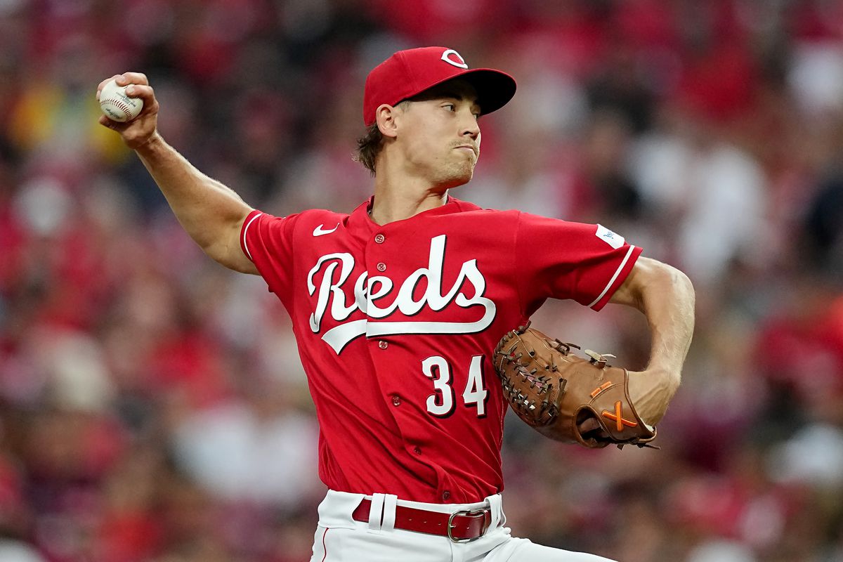 Luke Weaver #34 of the Cincinnati Reds pitches in the first inning against the San Francisco Giants at Great American Ball Park on July 18, 2023 in Cincinnati, Ohio.