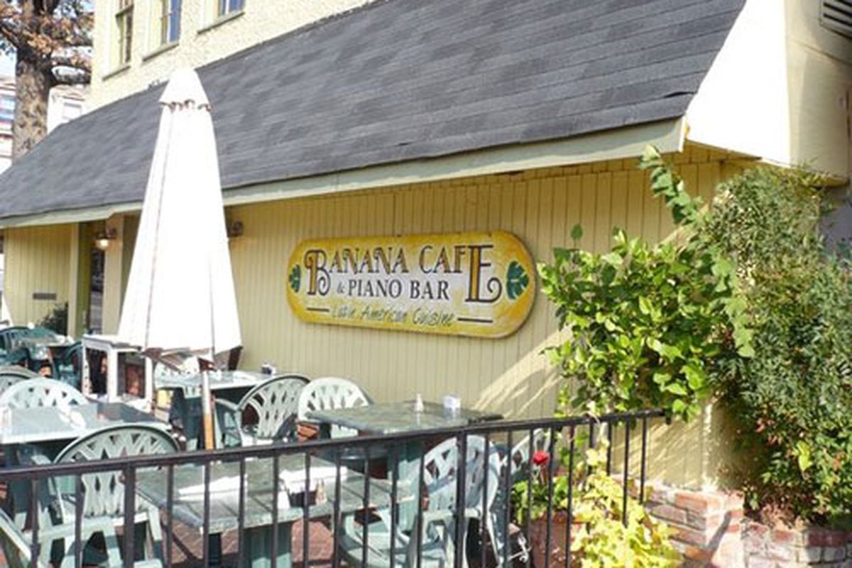 Banana Cafe &amp; Piano Bar 