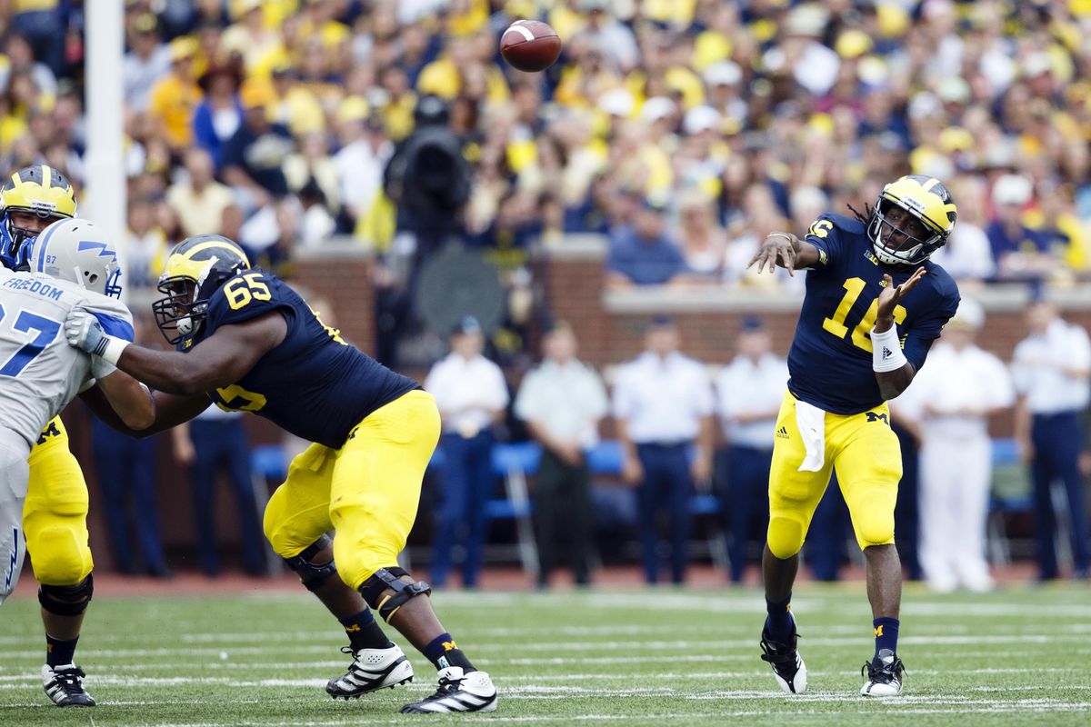 Michigan must find someone to produce offense beside <strong>Denard Robinson</strong> (Photo credit: Rick Osentoski - US PRESSWIRE)