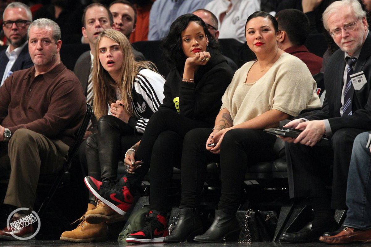 The REAL celebrity is to the far right! NetsDaily, do you know who that is?