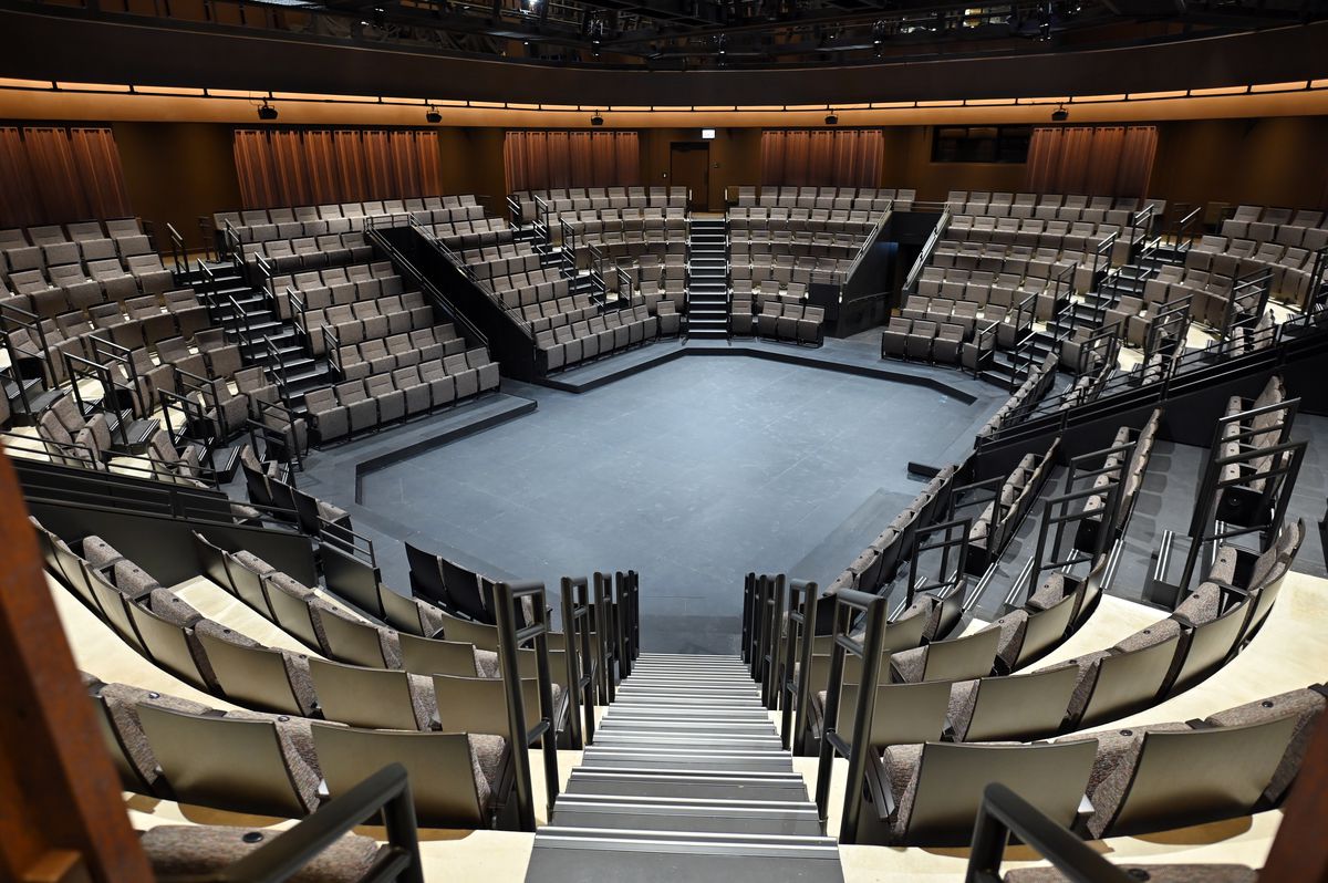 The new Ensemble Theater in Honor of Helen Zell sits at the heart of Steppenwolf’s new Liz and Eric Lefkofsky Arts and Education Center. The round theater places the actors at the center of a 400-seat audience.