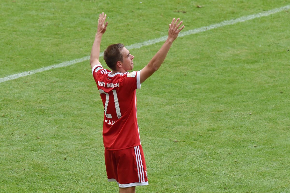 Bayern Munich's defender Philipp Lahm waves to the crowds during the German first division Bundesliga football match FC Bayern Munich vs SC Freiburg, his last match for the club, in the southern German city of Munich on May 20, 2017. 