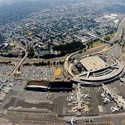 <a href="http://ny.eater.com/archives/2014/05/where_to_eat_at_laguardia_airport_lga_4.php">Where to Eat at LaGuardia Airport (LGA)</a>