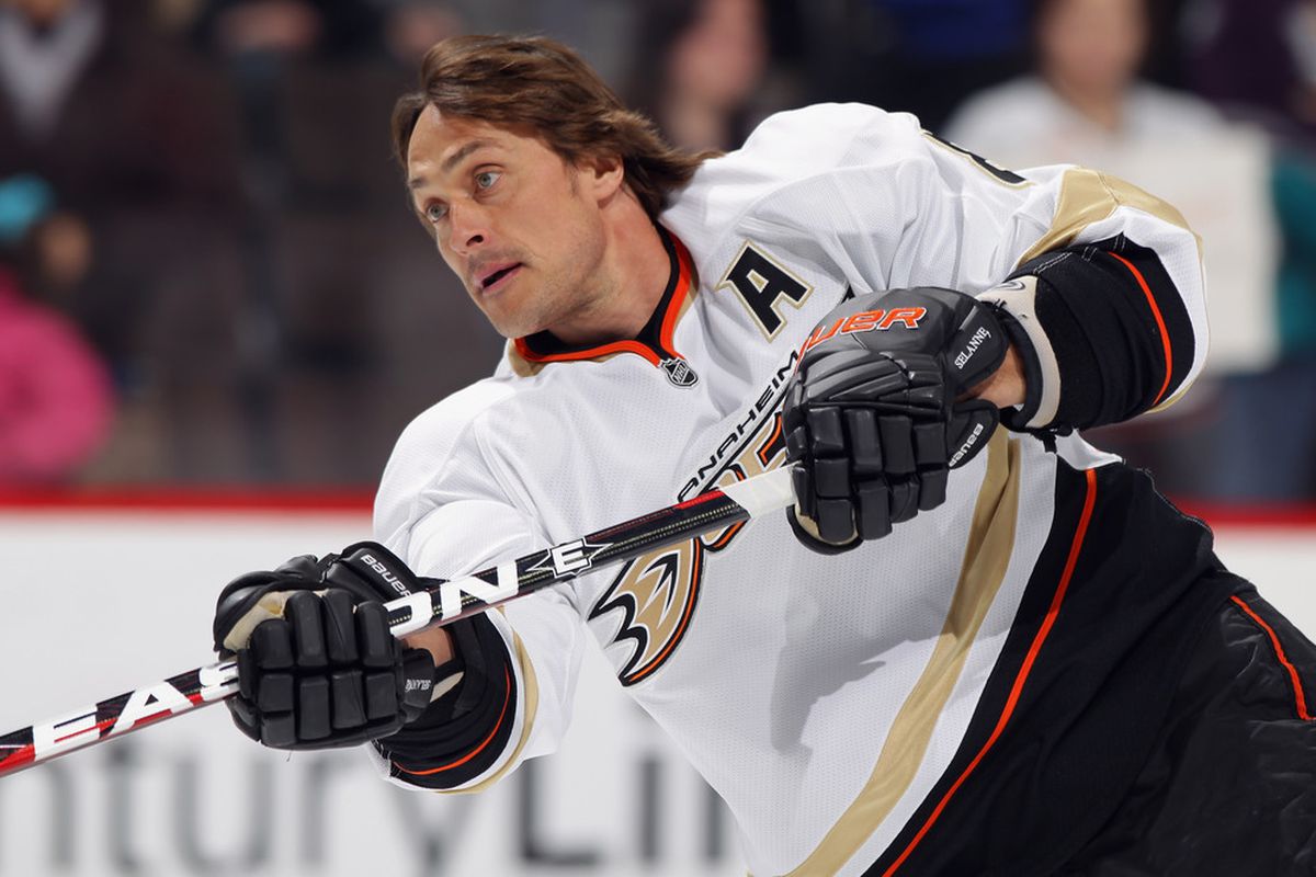 DENVER, CO - MARCH 12:  Teemu Selanne #8 of the Anaheim Ducks warms up prior to facing the Colorado Avalanche at the Pepsi Center on March 12, 2012 in Denver, Colorado.  (Photo by Doug Pensinger/Getty Images)