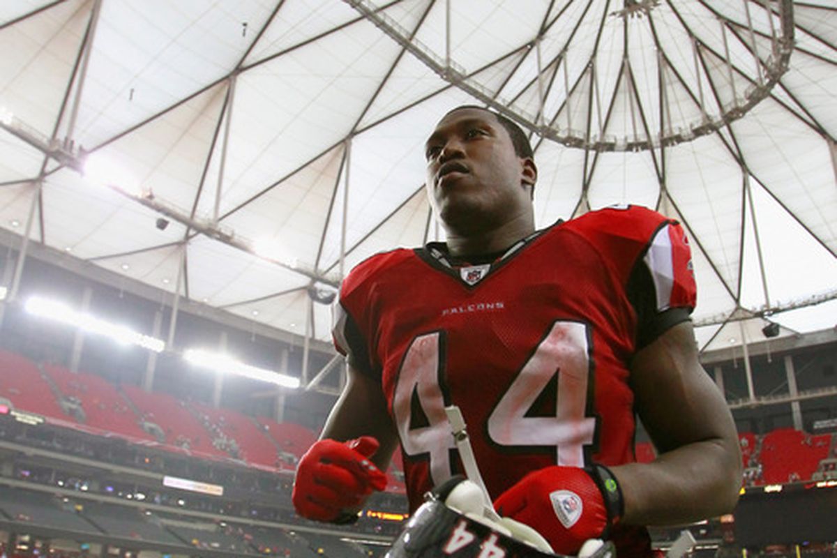 ATLANTA - SEPTEMBER 19:  Jason Snelling #44 of the Atlanta Falcons trotts off the field after their 41-7 win over the Arizona Cardinals at Georgia Dome on September 19 2010 in Atlanta Georgia.  (Photo by Kevin C. Cox/Getty Images)