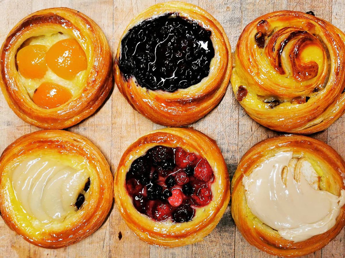 six danishes with custard and fruits