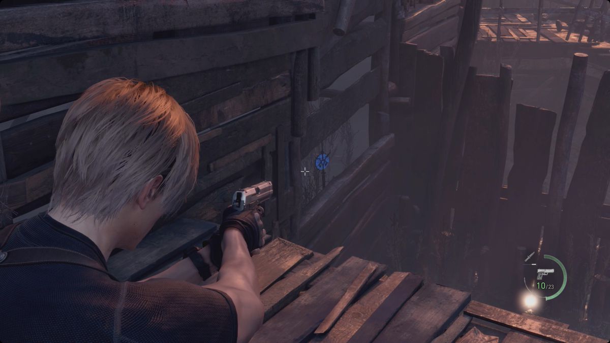 Resident Evil 4&nbsp;remake&nbsp;Leon aiming at Blue Medallion 5 in the Fish Farm.