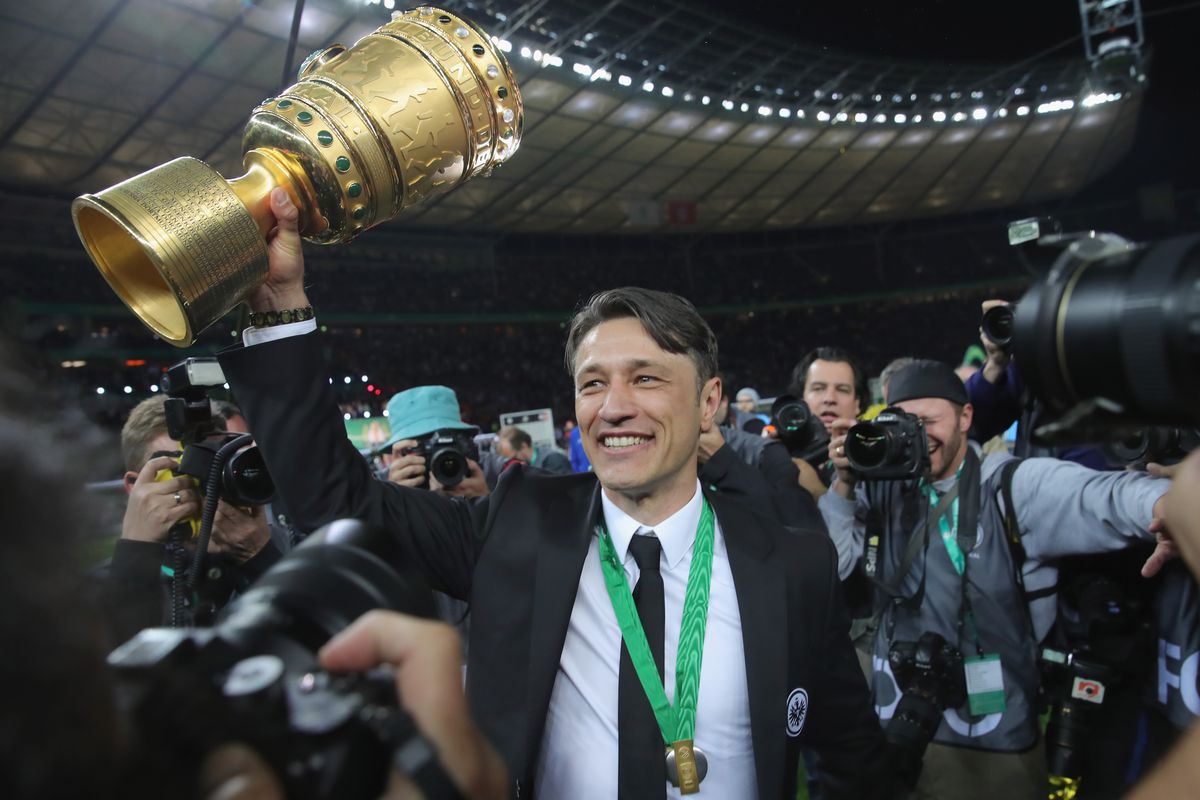Bayern Muenchen v Eintracht Frankfurt - DFB Cup Final
BERLIN, GERMANY - MAY 19: Head coach of Eintracht Frankfurt Niko Kovac lifts the DFB Cup trophy after winning the DFB Cup final against Bayern Muenchen at Olympiastadion on May 19, 2018 in Berlin, Germany.