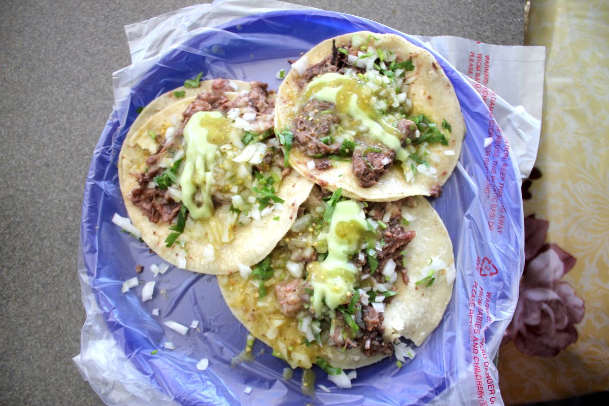 Tacos de cabeza at Tacos El Palomas