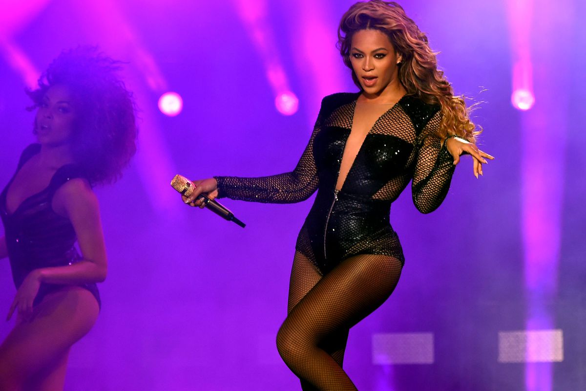 Beyonce performs on tour. 