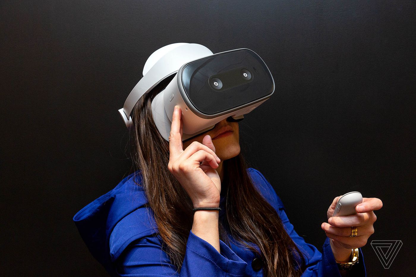 Review Lenovo S Mirage Solo Vr Headset Is Innovative But Deeply