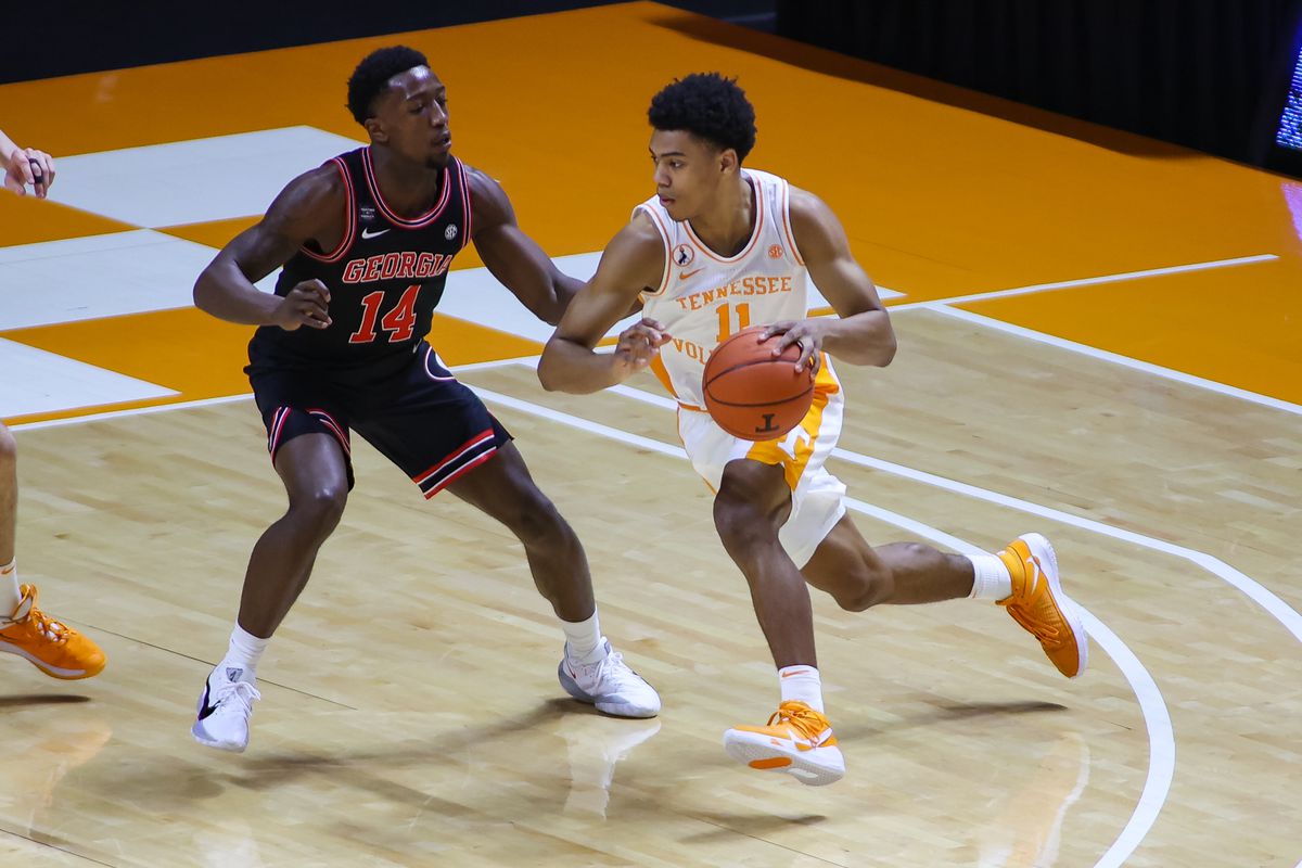 Georgia Bulldogs guard Tye Fagan defends Tennessee Volunteers guard Jaden Springer during the first half at Thompson-Boling Arena.&nbsp;