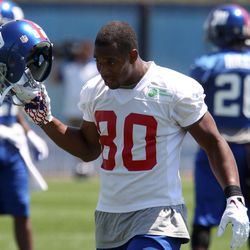 Victor Cruz looks for relief from the 90-degree heat