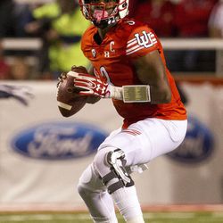 Utah quarterback Troy Williams looks to pass during the first half of a game against Arizona in Salt Lake City on Saturday, Oct. 8, 2016.