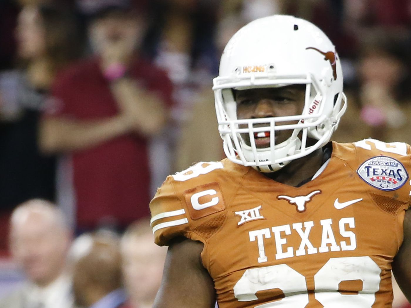 Report: Under Armour to make record-setting apparel offer to Texas