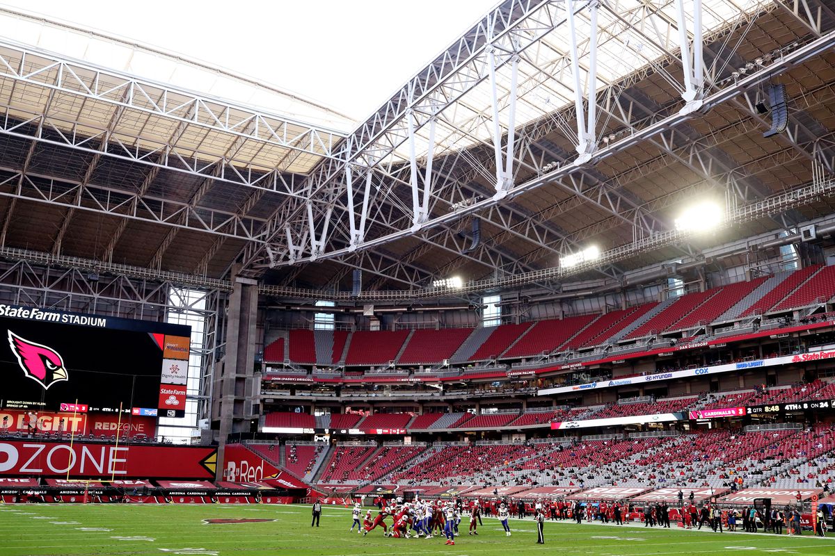 A general view of gameplay during the first half between the Buffalo Bills and the Arizona Cardinals at State Farm Stadium on November 15, 2020 in Glendale, Arizona.