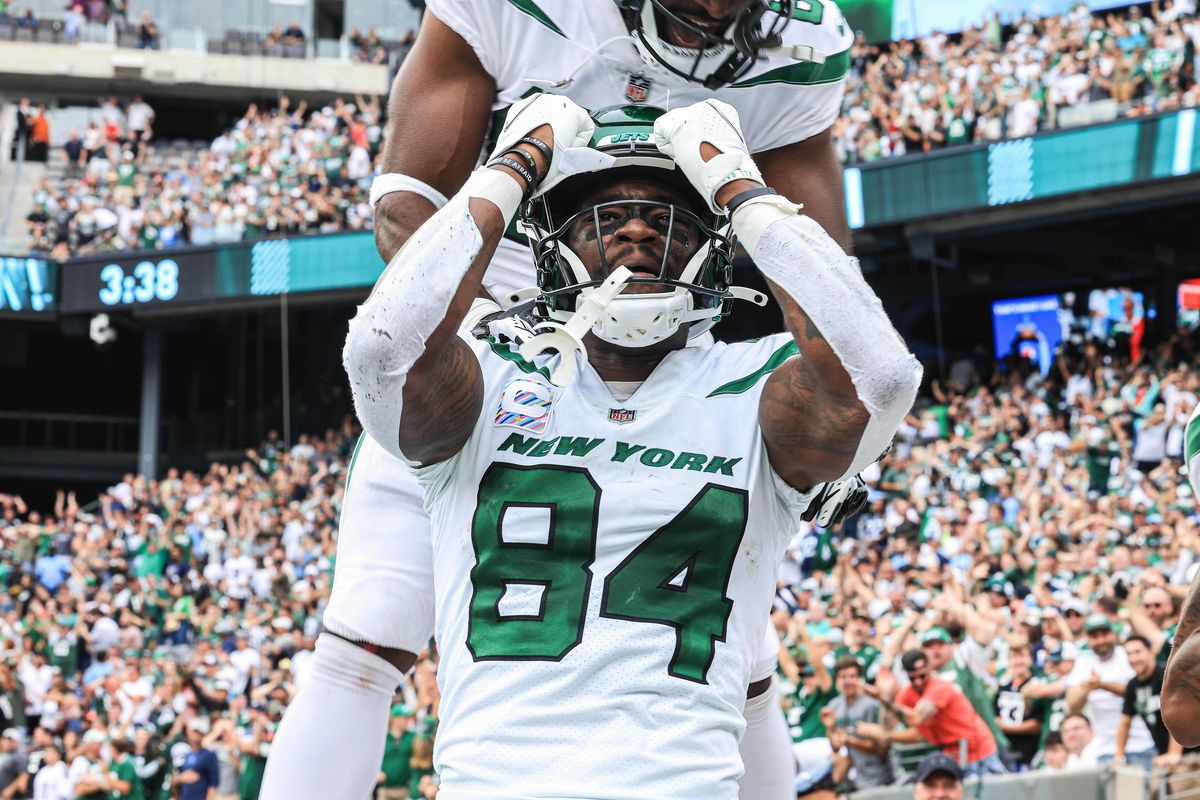 New York Jets wide receiver Corey Davis (84) reacts after his touchdown reception during the second half against the Tennessee Titans at MetLife Stadium.