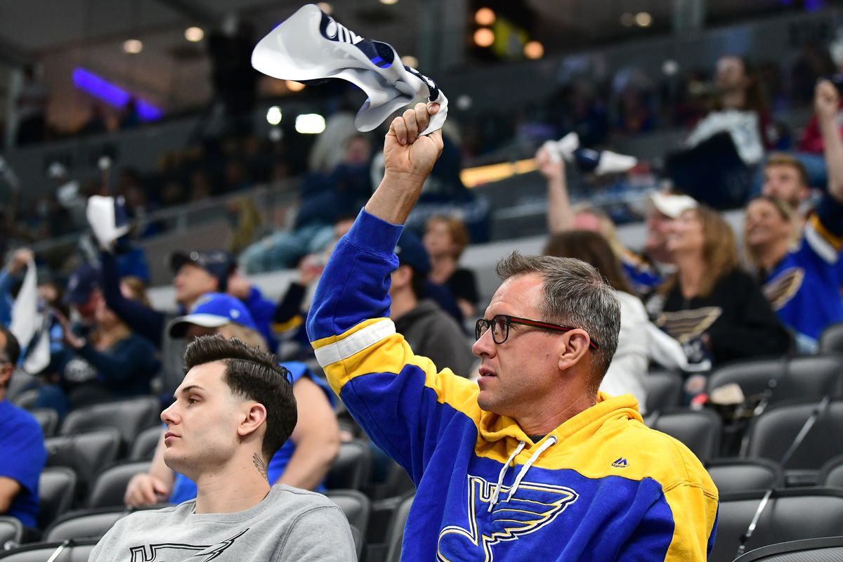 NHL: MAY 21 Stanley Cup Playoffs First Round - Avalanche at Blues