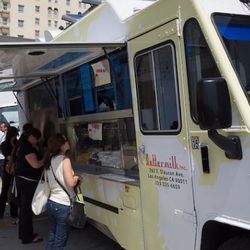 <a href="http://eater.com/archives/2011/02/08/heres-a-list-of-the-top-20-food-trucks-in-america.php" rel="nofollow">Here's a List of the Top 20 Food Trucks in America</a><br />
