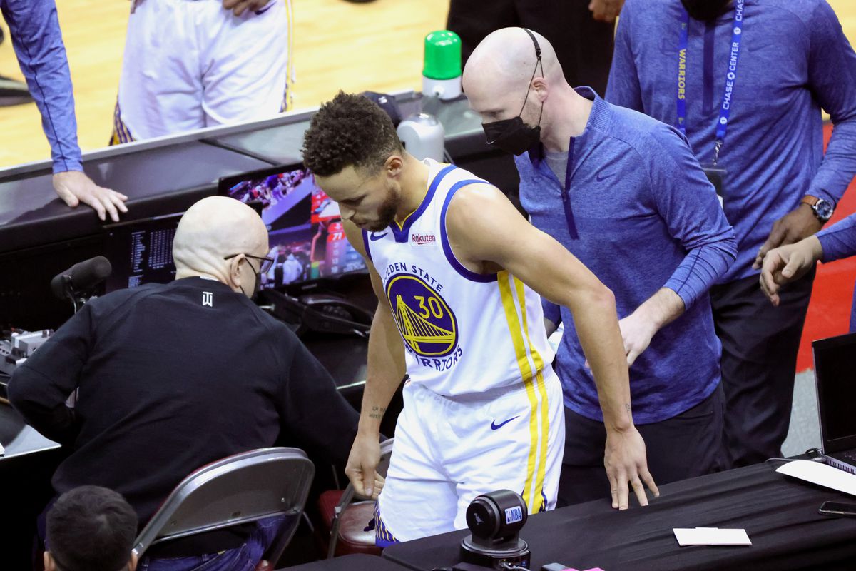 Stephen Curry of the Golden State Warriors walks to the locker room during the third quarter of a game against the Houston Rockets at the Toyota Center on March 17, 2021 in Houston, Texas.&nbsp;