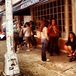 <a href="http://ny.eater.com/archives/2013/06/people_line_up_for_cronuts_like_its_going_out_of_style.php">Cronut Mania</a>
