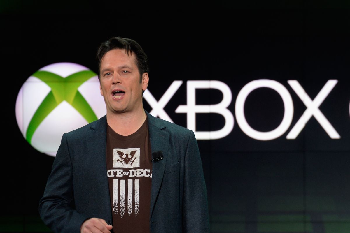 Phil Spencer on stage at this year’s E3 wearing a State of Decay t-shirt.