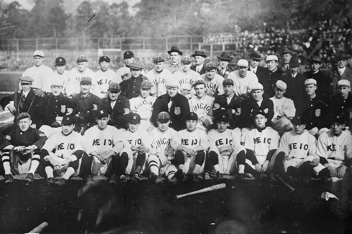 Members of the White Sox, Giants and Keio University baseball teams.
