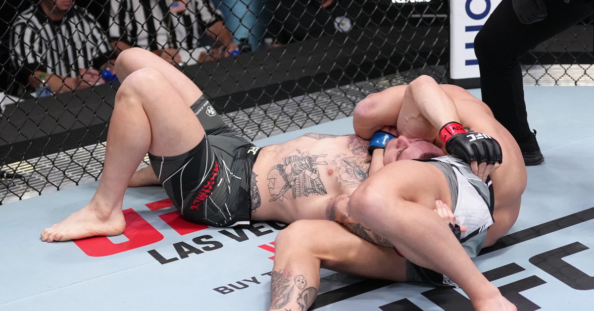 UFC Vegas 54 video: Andre Petroski chokes Nick Maximov unconscious in 76 seconds