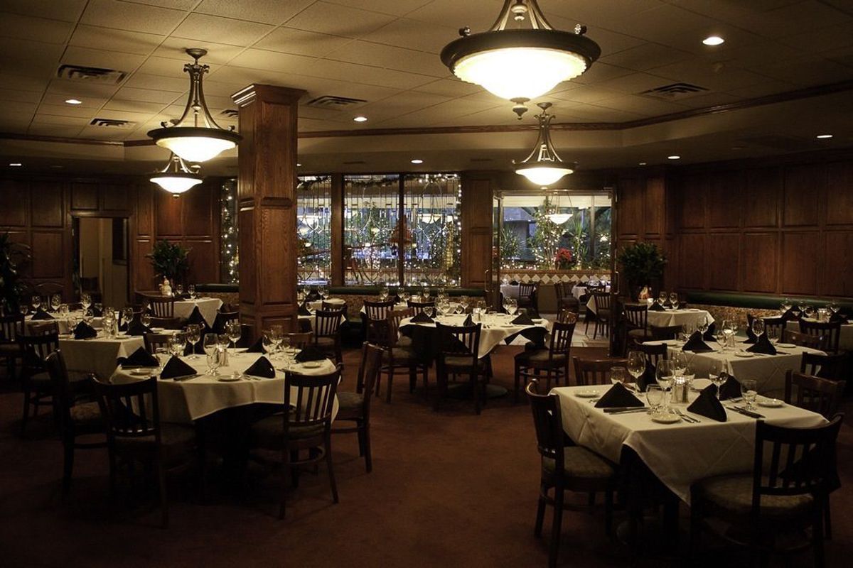 The dining room at Kelly's Prime Steak & Seafood.