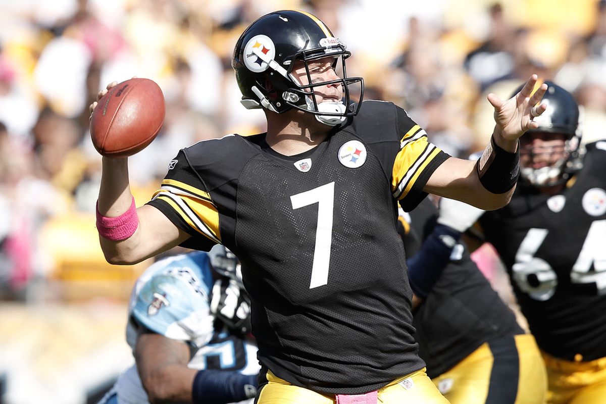 PITTSBURGH, PA - OCTOBER 09:  Ben Roethlisberger #7 of the Pittsburgh Steelers drops back to pass against the Tennessee Titans during the game on October 9, 2011 at Heinz Field in Pittsburgh, Pennsylvania.  (Photo by Jared Wickerham/Getty Images)
