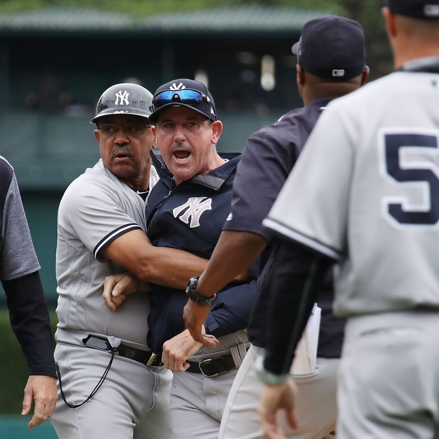 Phillies want to talk with Yankees' Rob Thomson about bench coach role -  The Good Phight