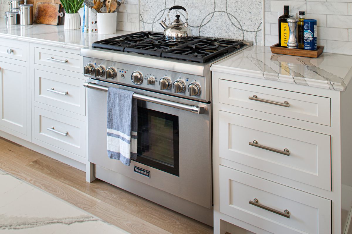 A gas oven in a modern kitchen. 