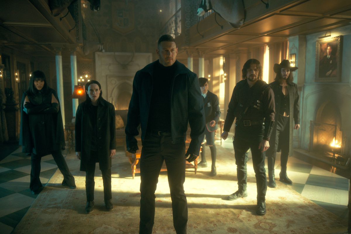 The Umbrella Academy. (L to R) Emmy Raver-Lampman as Allison Hargreeves, Elliot Page, Tom Hopper as Luther Hargreeves, Aidan Gallagher as Number Five, David Castañeda as Diego Hargreeves, Robert Sheehan as Klaus Hargreeves in episode 301 of The Umbrella Academy.