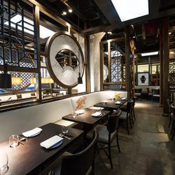 <a href="http://ny.eater.com/archives/2012/06/pete_wells_gives_just_one_star_to_midtowns_hakkasan.php">One Star for Hakkasan</a>