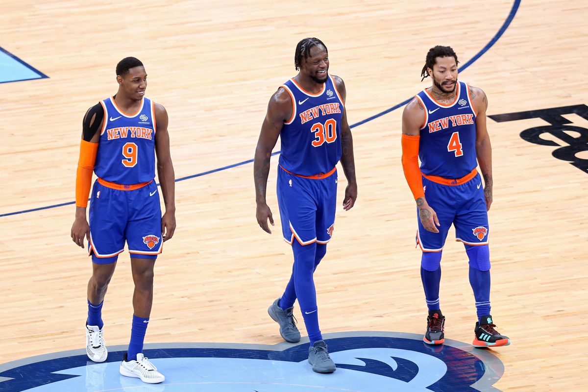 New York Knicks guard RJ Barrett forward Julius Randle and guard Derrick Rose look on after Memphis Grizzlies guard Ja Morant (not pictured) was ejected in the fourth quarter at FedExForum. Knicks won 118-104.&nbsp;