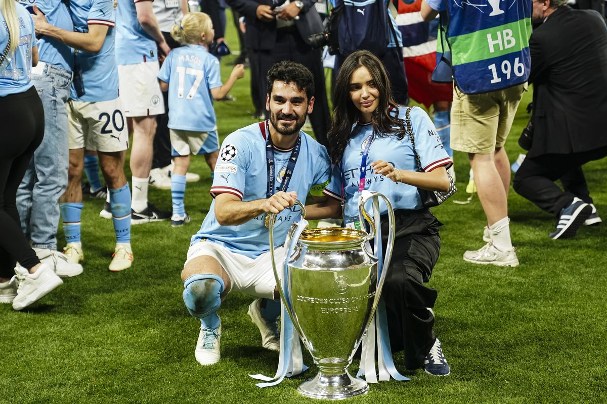 Ilkay Gundogan celebrates with wife Sara Arfaoui - Manchester City FC - UEFA Champions League Final 2022-23