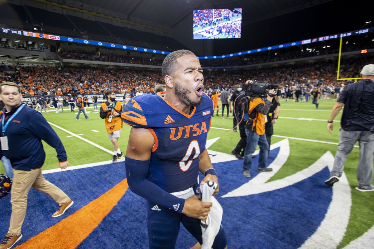 Roadrunners quarterback Frank Harris celebrates after defeating the Western Kentucky Hilltoppers 49-41 in the Conference USA championship game the Alamodome.