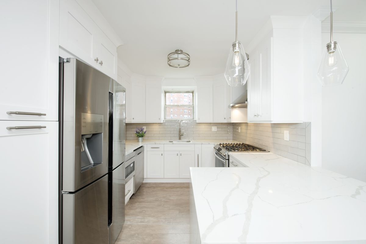 A kitchen with white cabinetry.