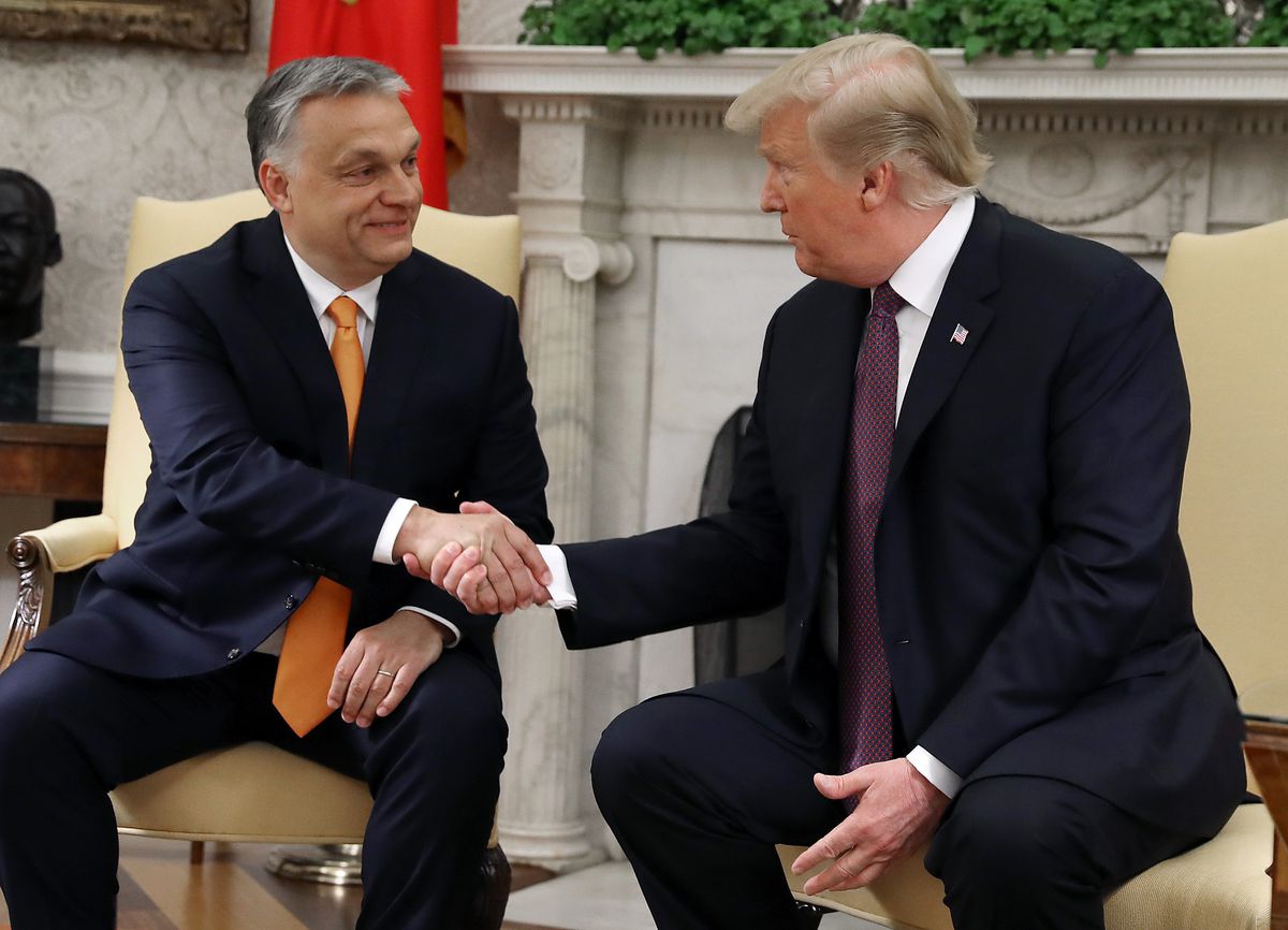 El presidente Donald Trump da la bienvenida al primer ministro húngaro, Viktor Orban, a la Casa Blanca